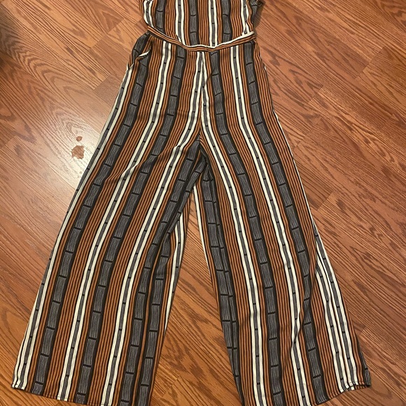 FOREVER 21 Sleeveless jumpsuit medium - Picture 3 of 9